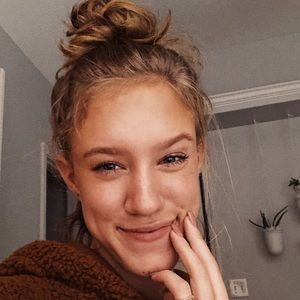 Meet your Posher, Elise